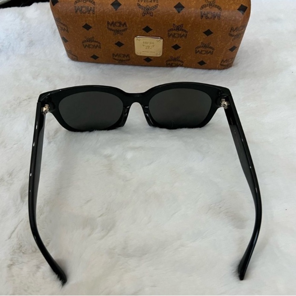 NWOT Ladies MCM Black Sunglasses With Original Case And Cloth - Picture 6 of 11
